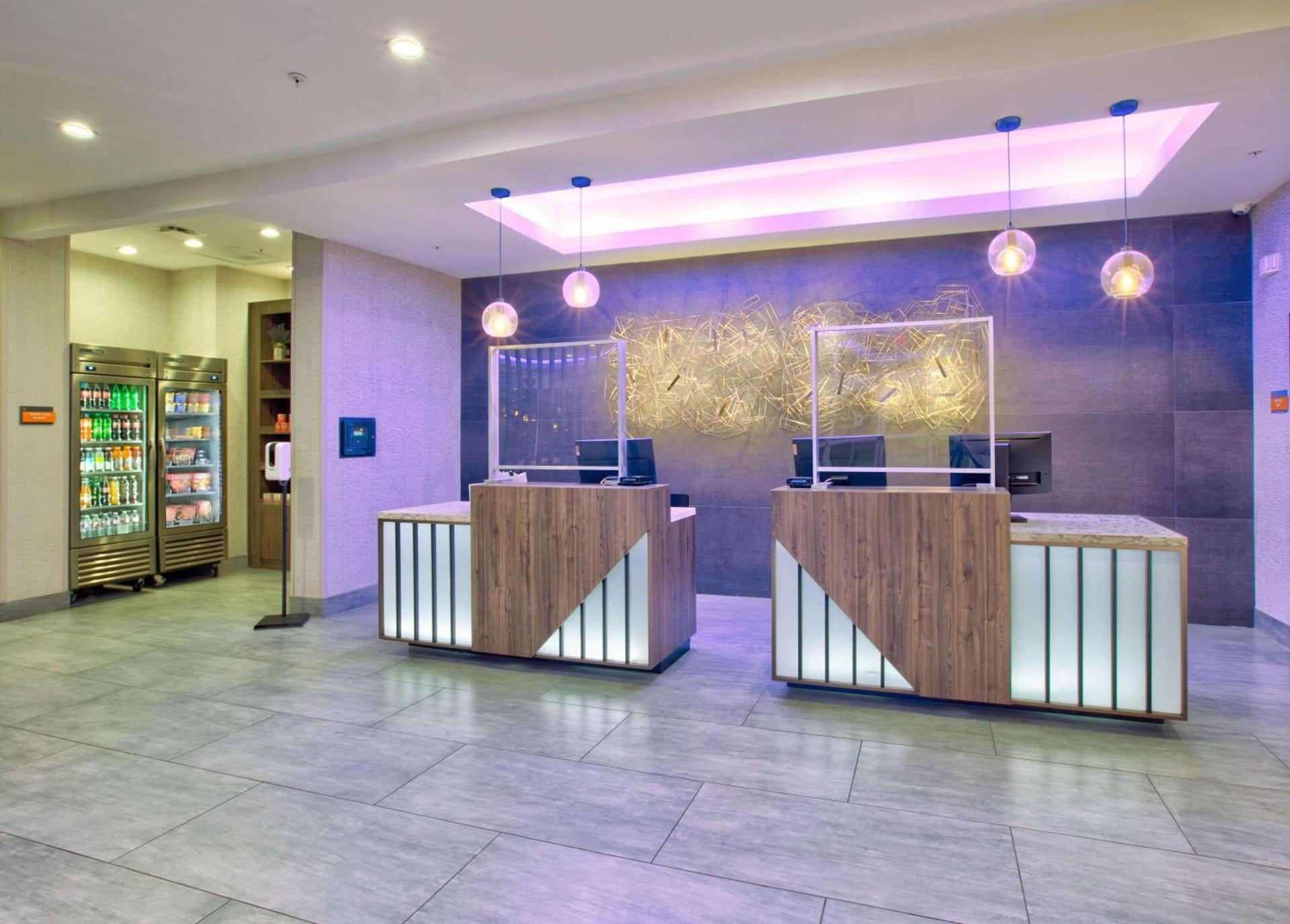 La Quinta Inn & Suites by Wyndham Dallas/Fairpark photo 11