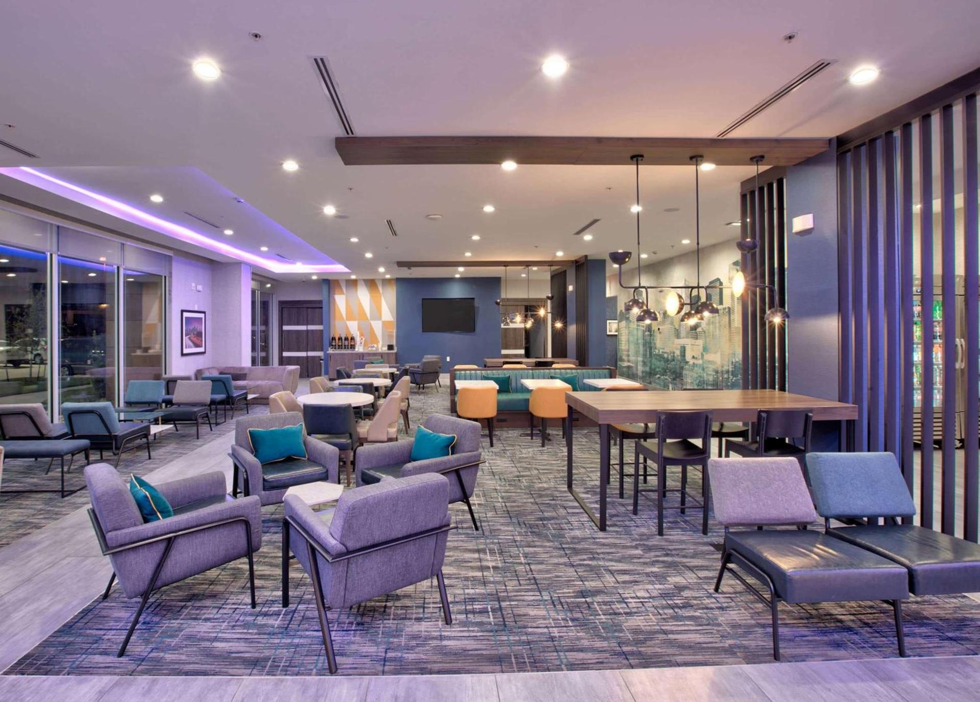 La Quinta Inn & Suites by Wyndham Dallas/Fairpark photo 15