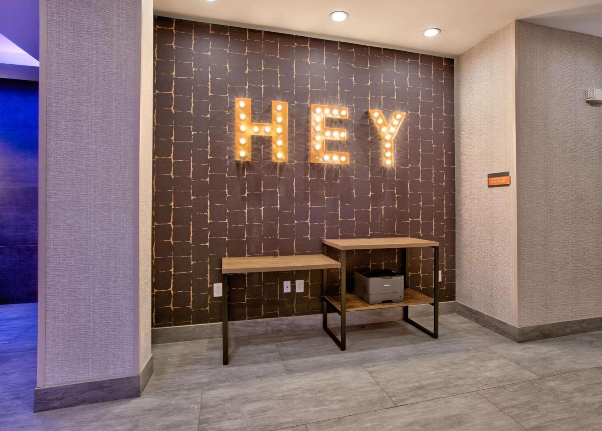 La Quinta Inn & Suites by Wyndham Dallas/Fairpark photo 61