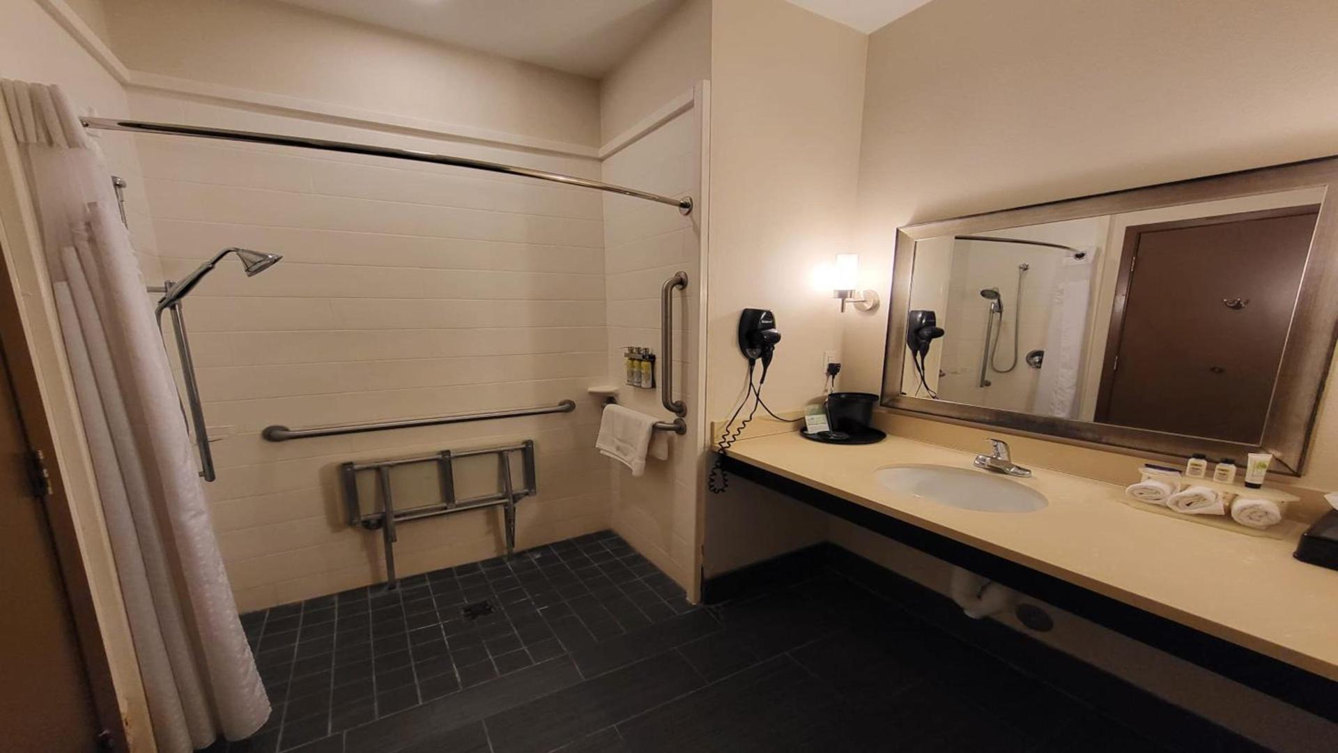 Holiday Inn Express Hotels & Suites Cuero by IHG photo 33