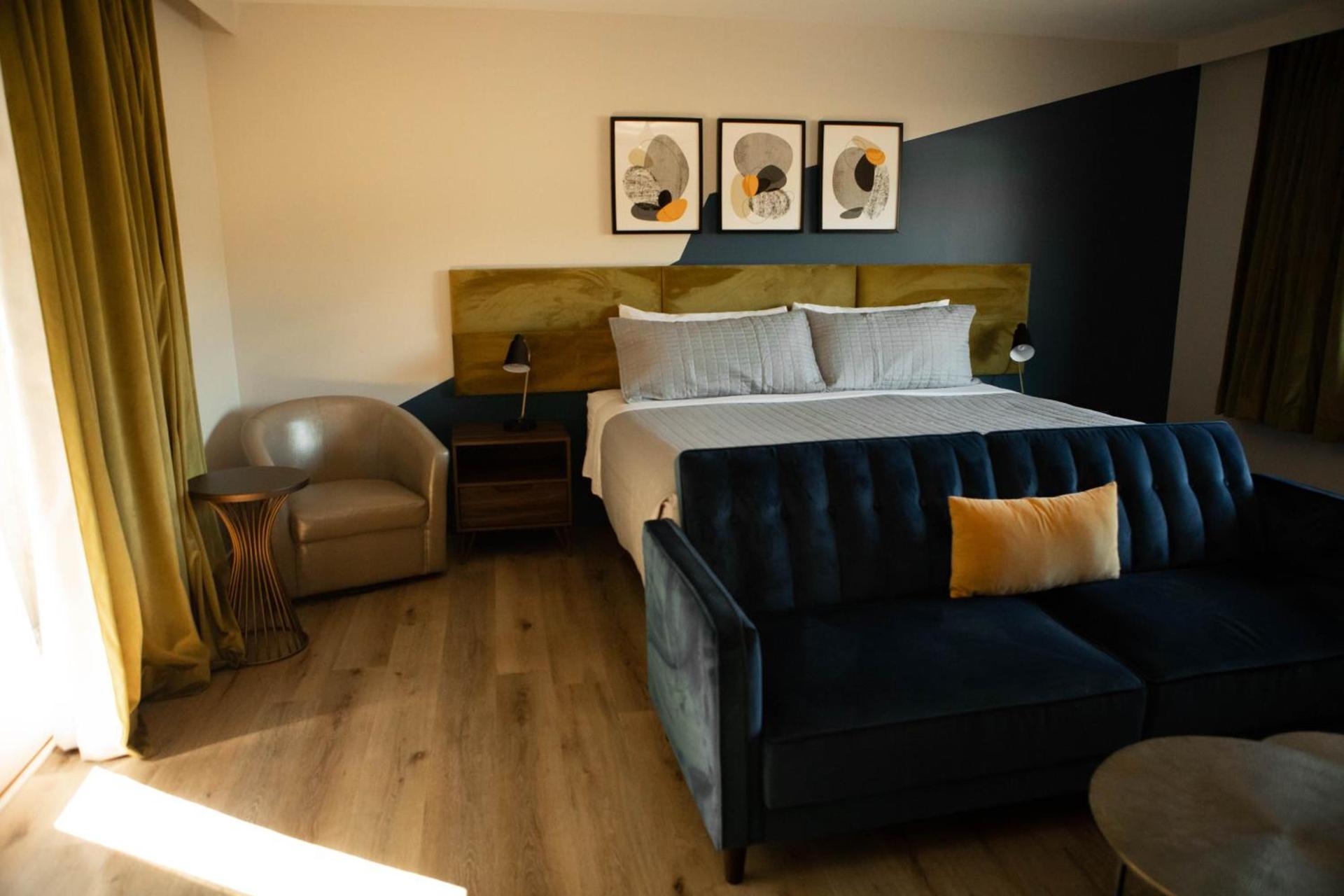 4411 Inn & Suites photo 37