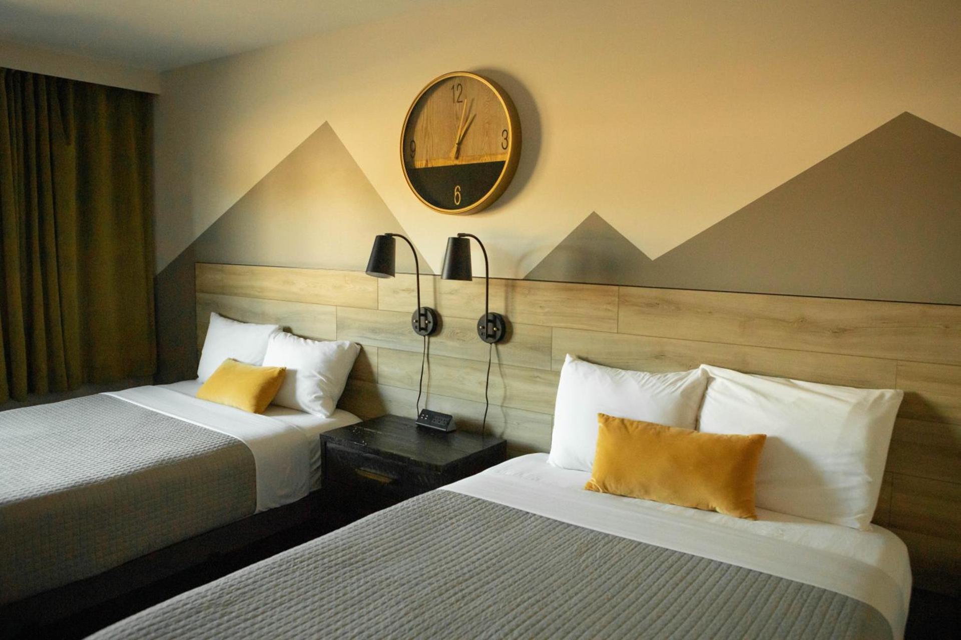4411 Inn & Suites photo 38