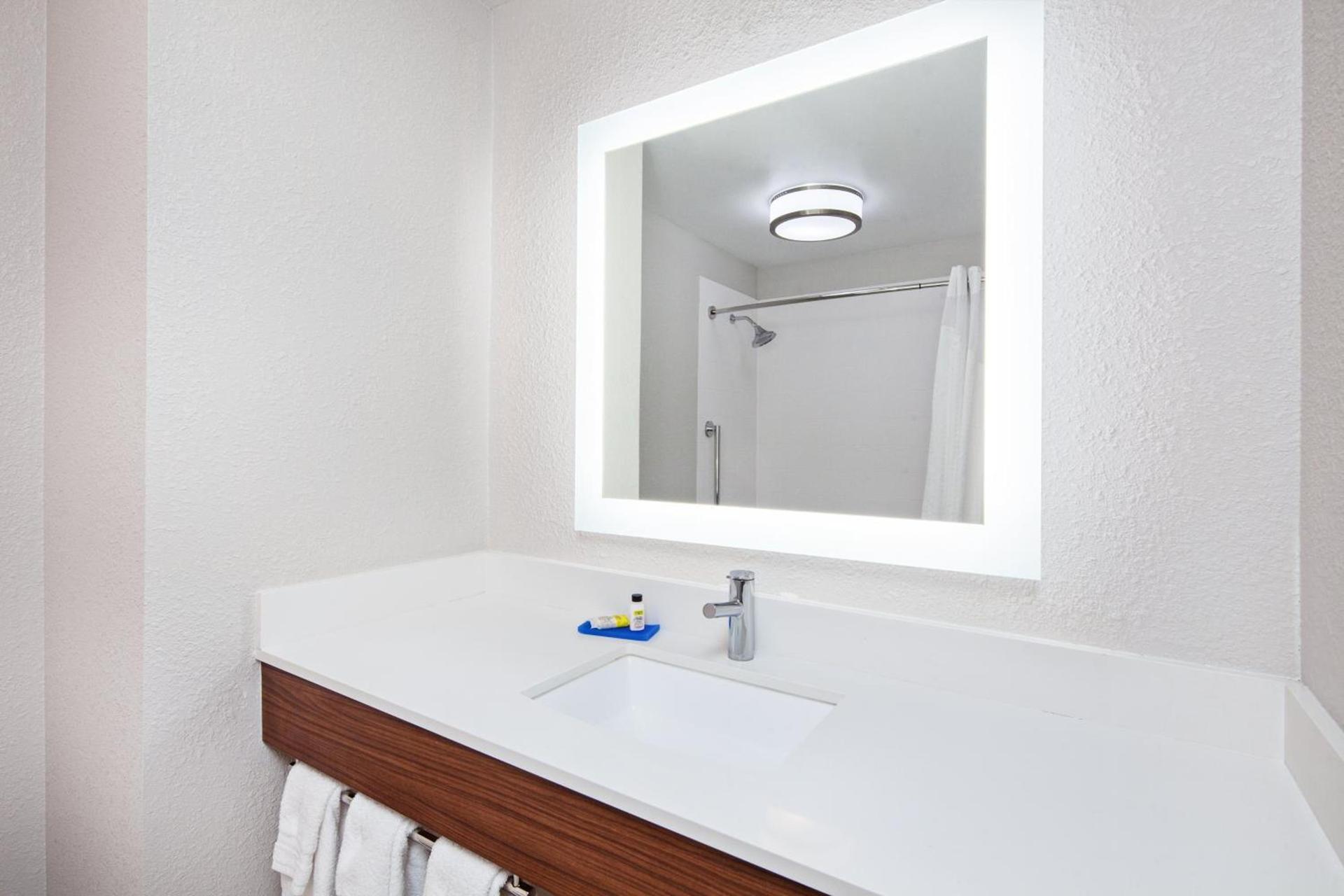 Holiday Inn Express & Suites Clovis Fresno Area by IHG photo 15