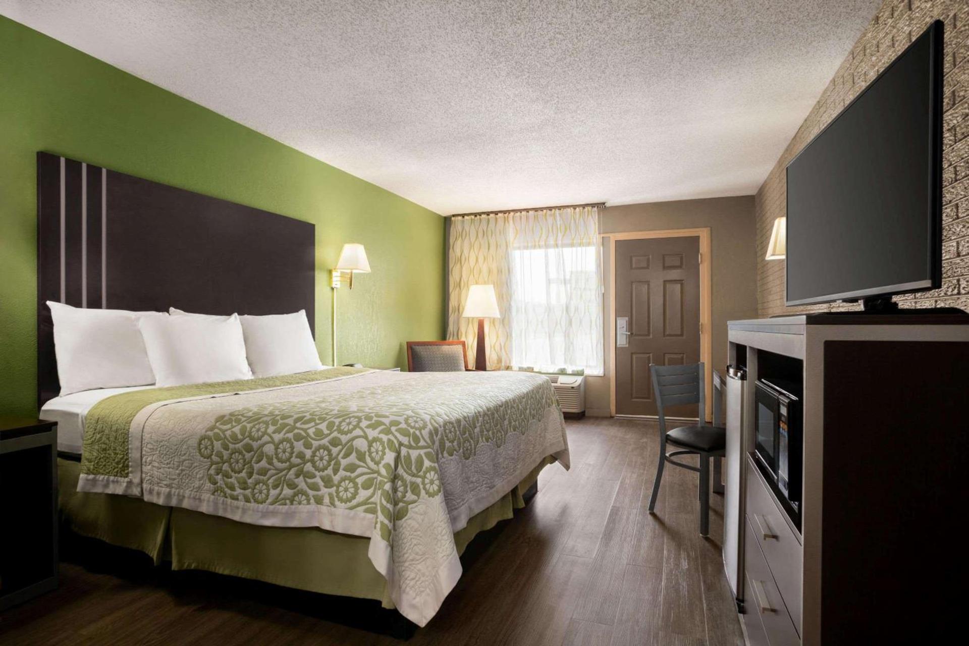 Days Inn by Wyndham Hardeeville/ I-95 State Line photo 8