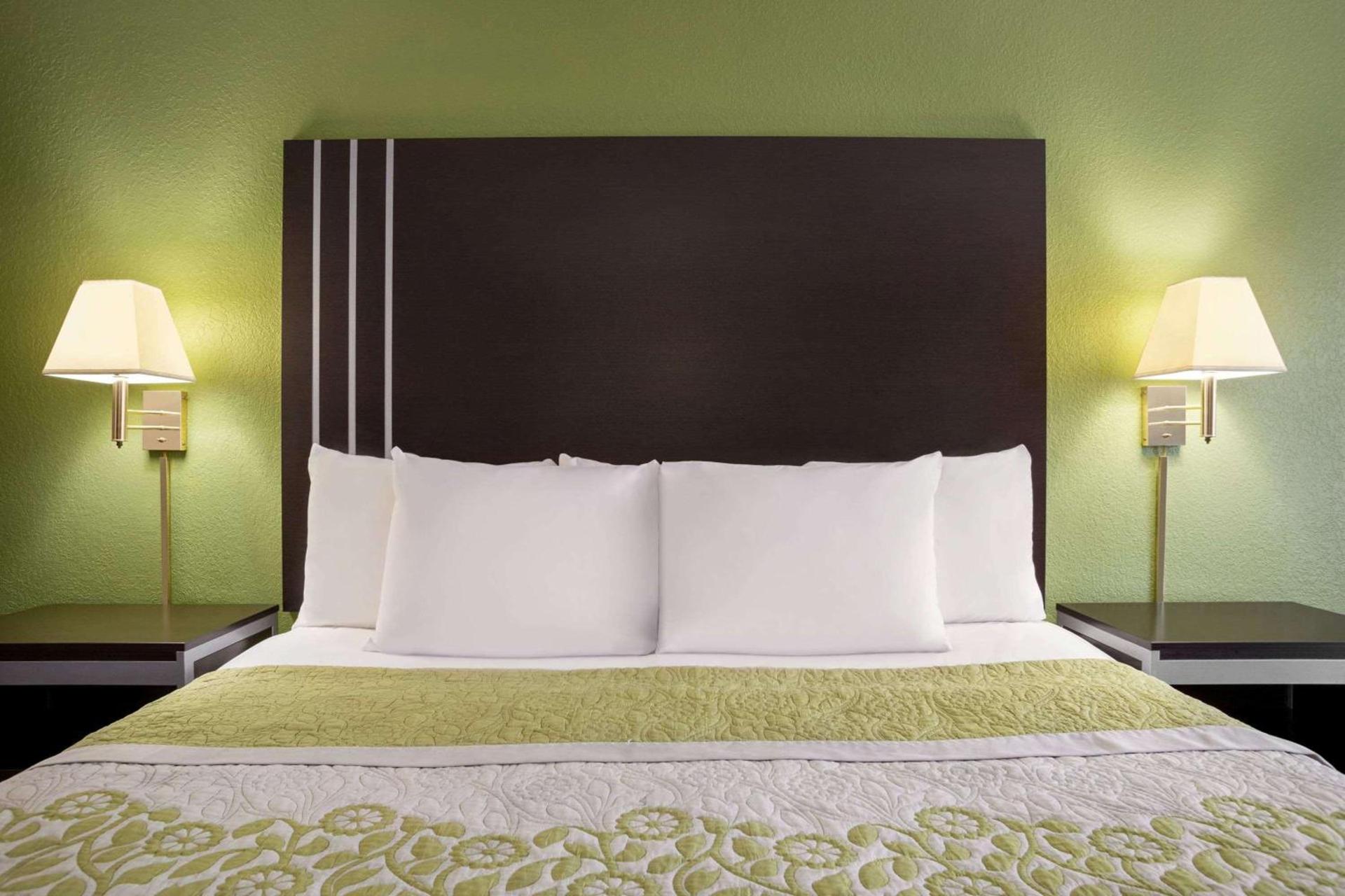 Days Inn by Wyndham Hardeeville/ I-95 State Line photo 14