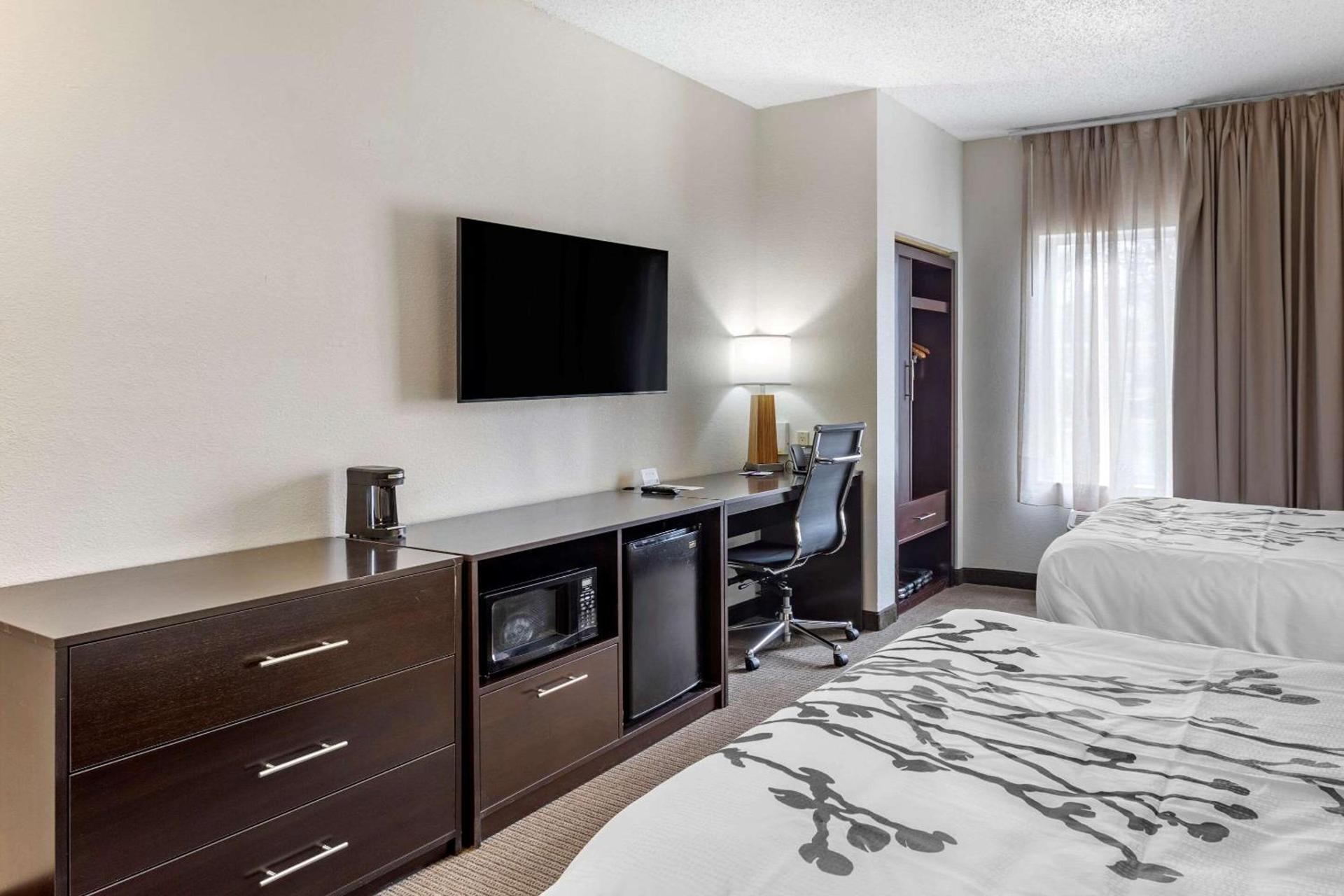 Sleep Inn & Suites Lebanon - Nashville Area photo 11