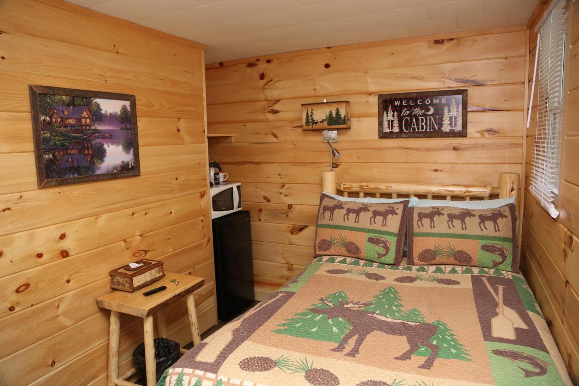 Rowe's Adirondack Cabins of Schroon Lake photo 27