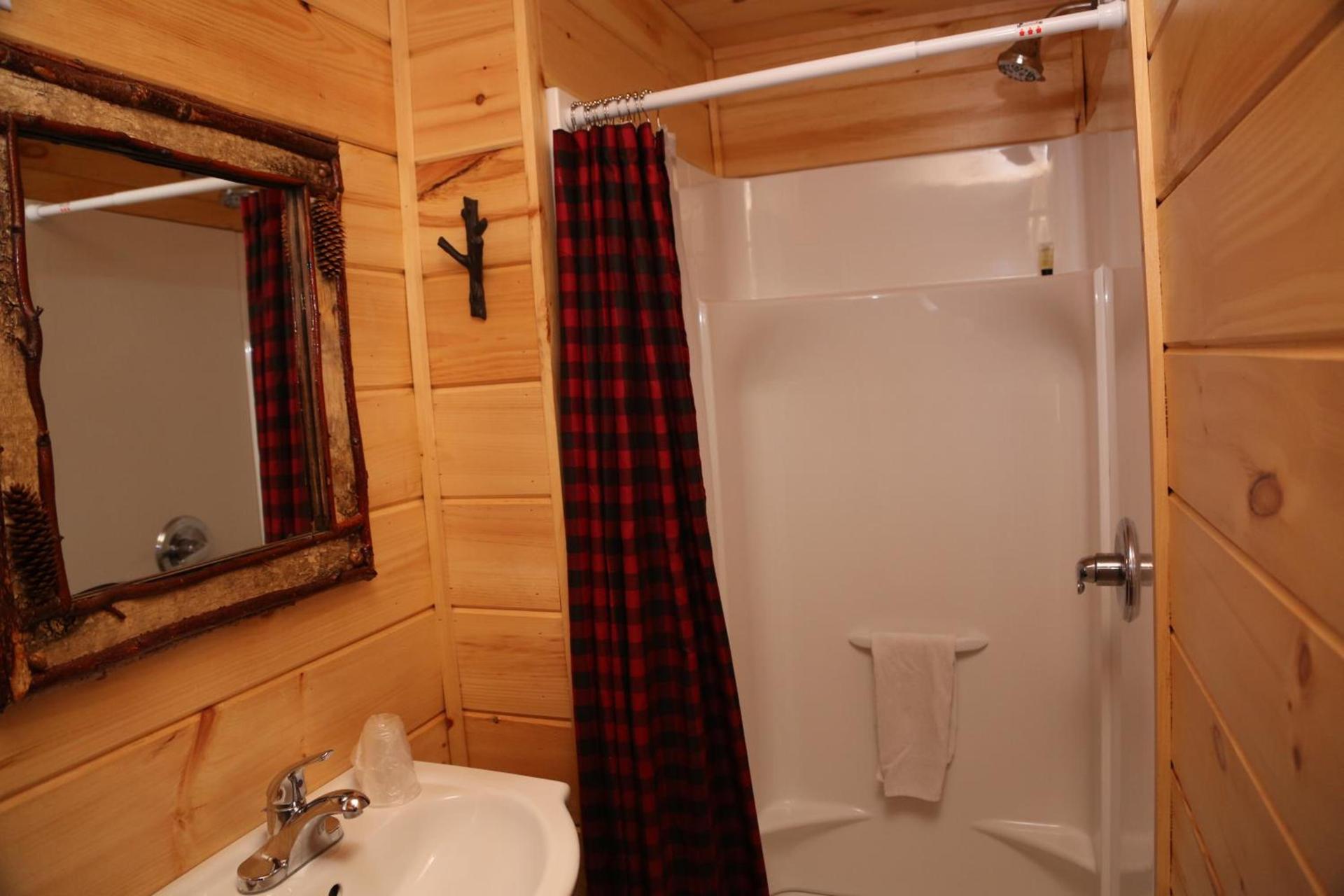 Rowe's Adirondack Cabins of Schroon Lake photo 26