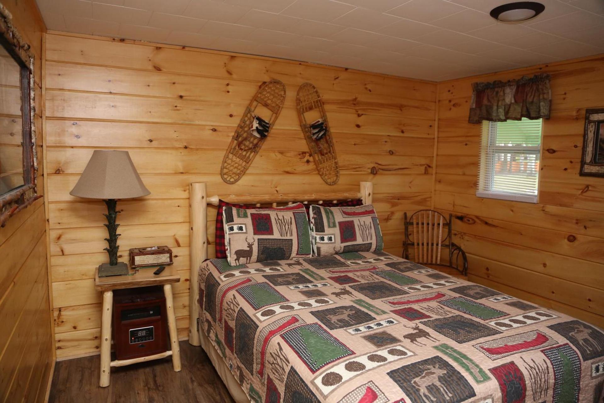 Rowe's Adirondack Cabins of Schroon Lake photo 29