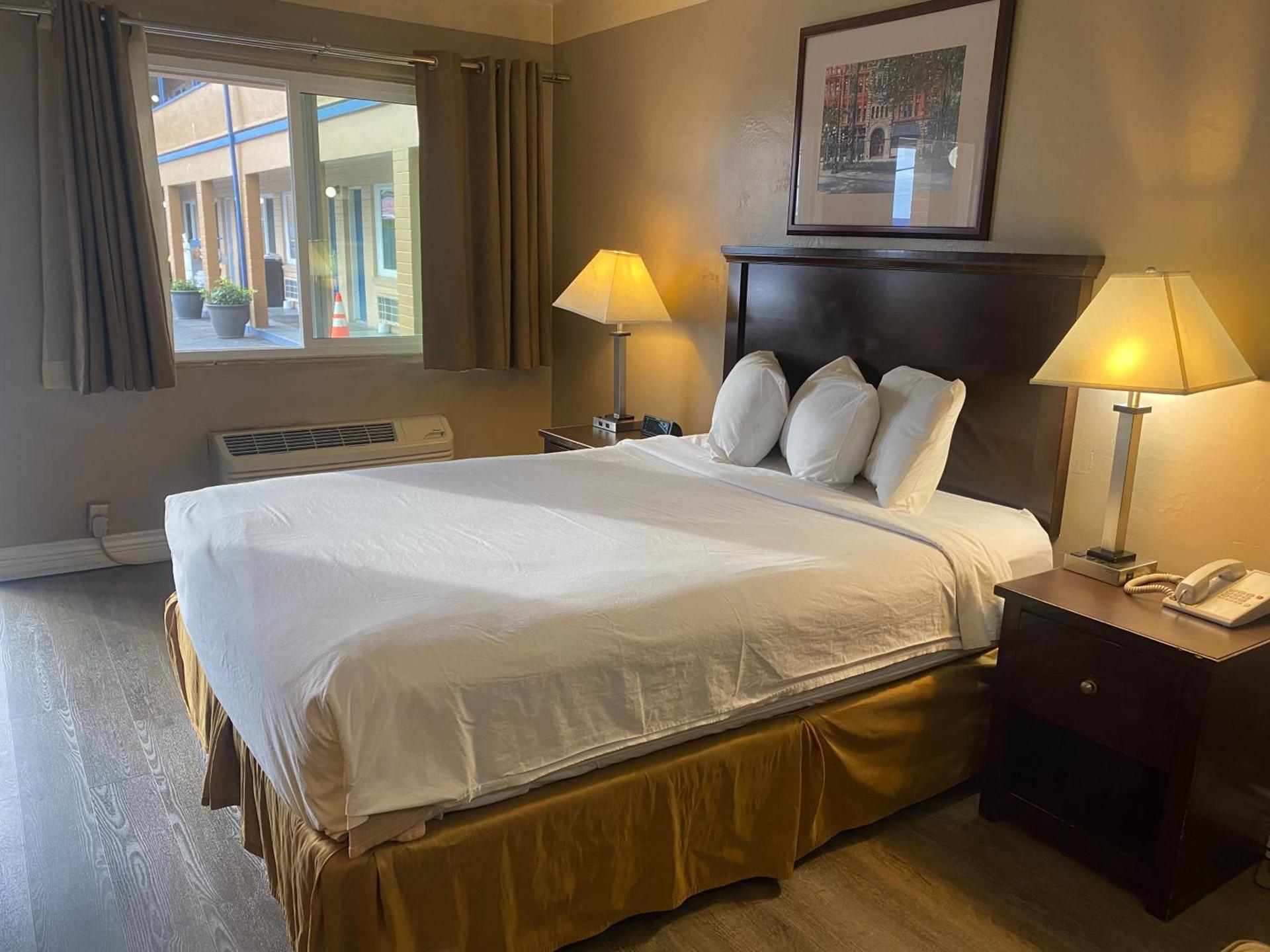 Travelodge by Wyndham Everett City Center photo 14