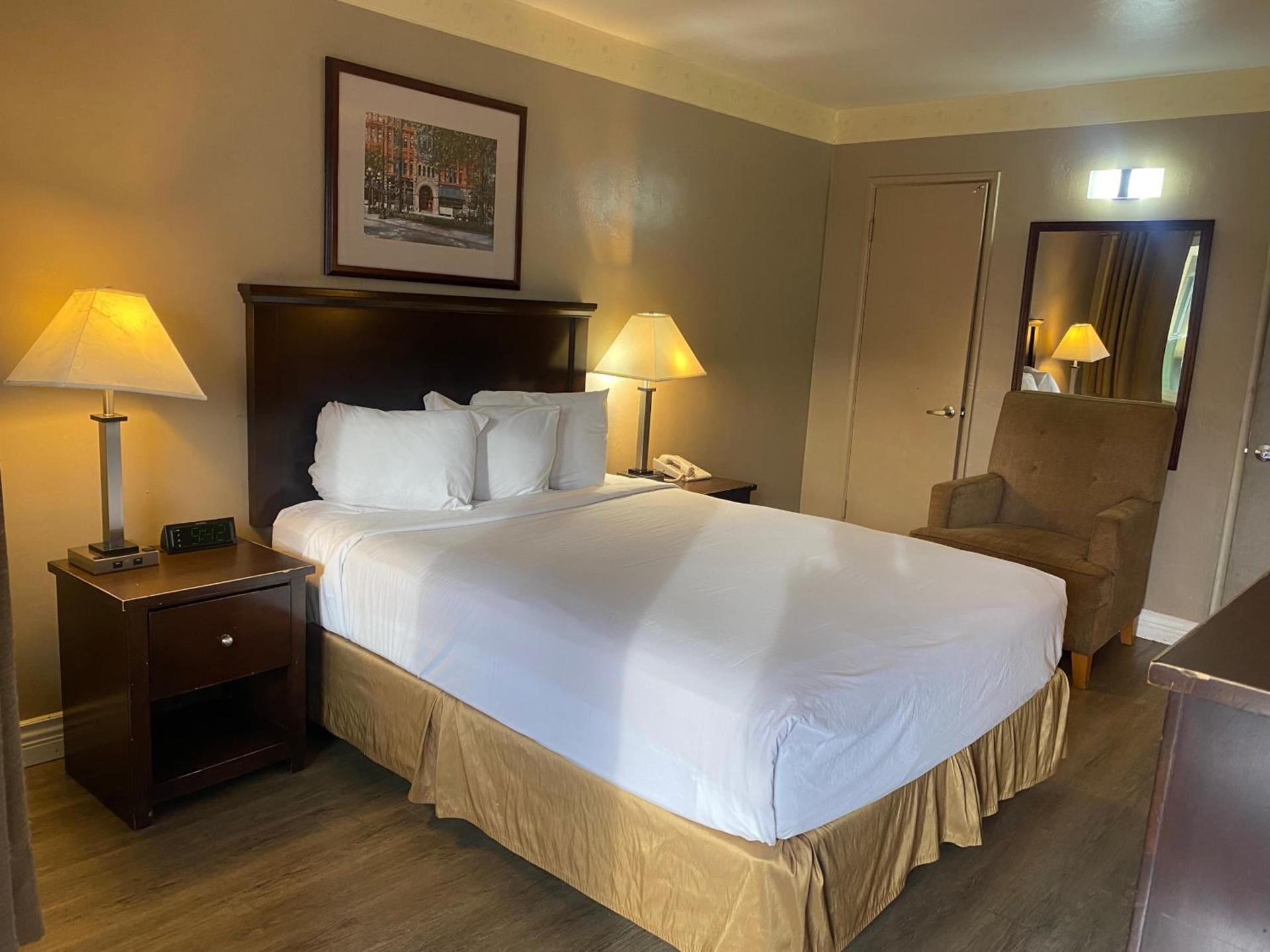 Travelodge by Wyndham Everett City Center photo 15