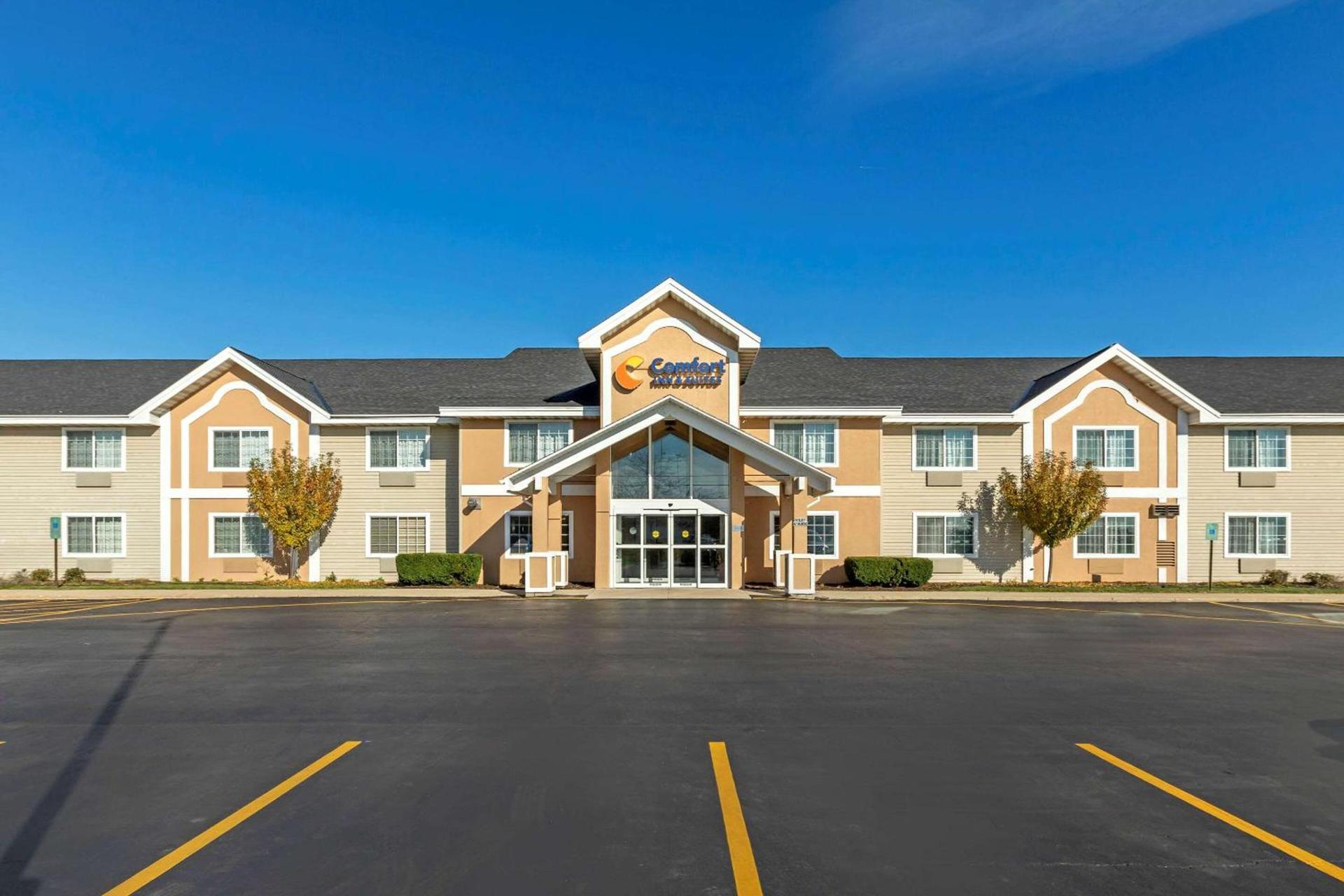 Comfort Inn & Suites Jackson - West Bend photo 1