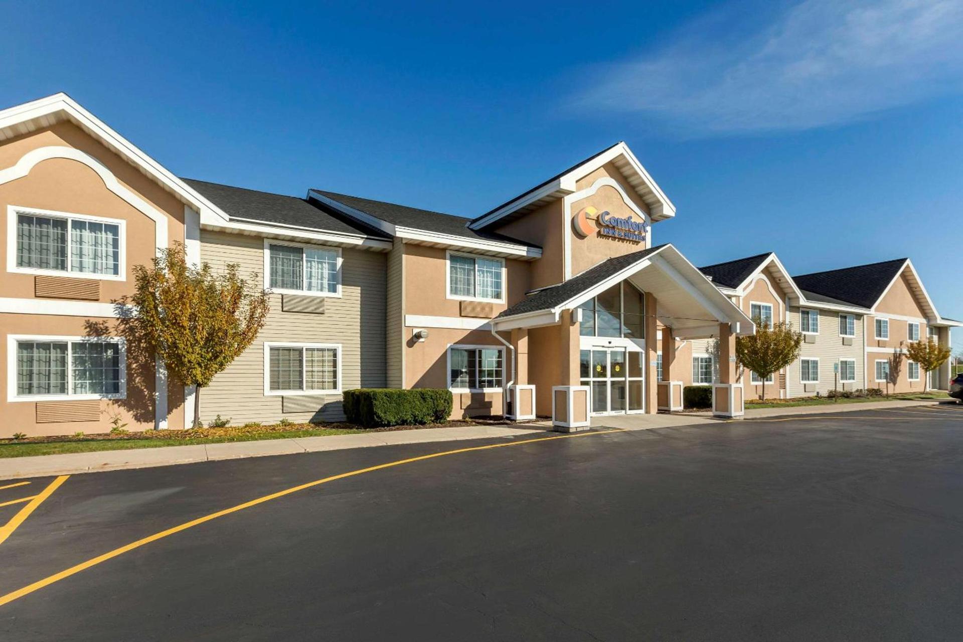 Comfort Inn & Suites Jackson - West Bend photo 2