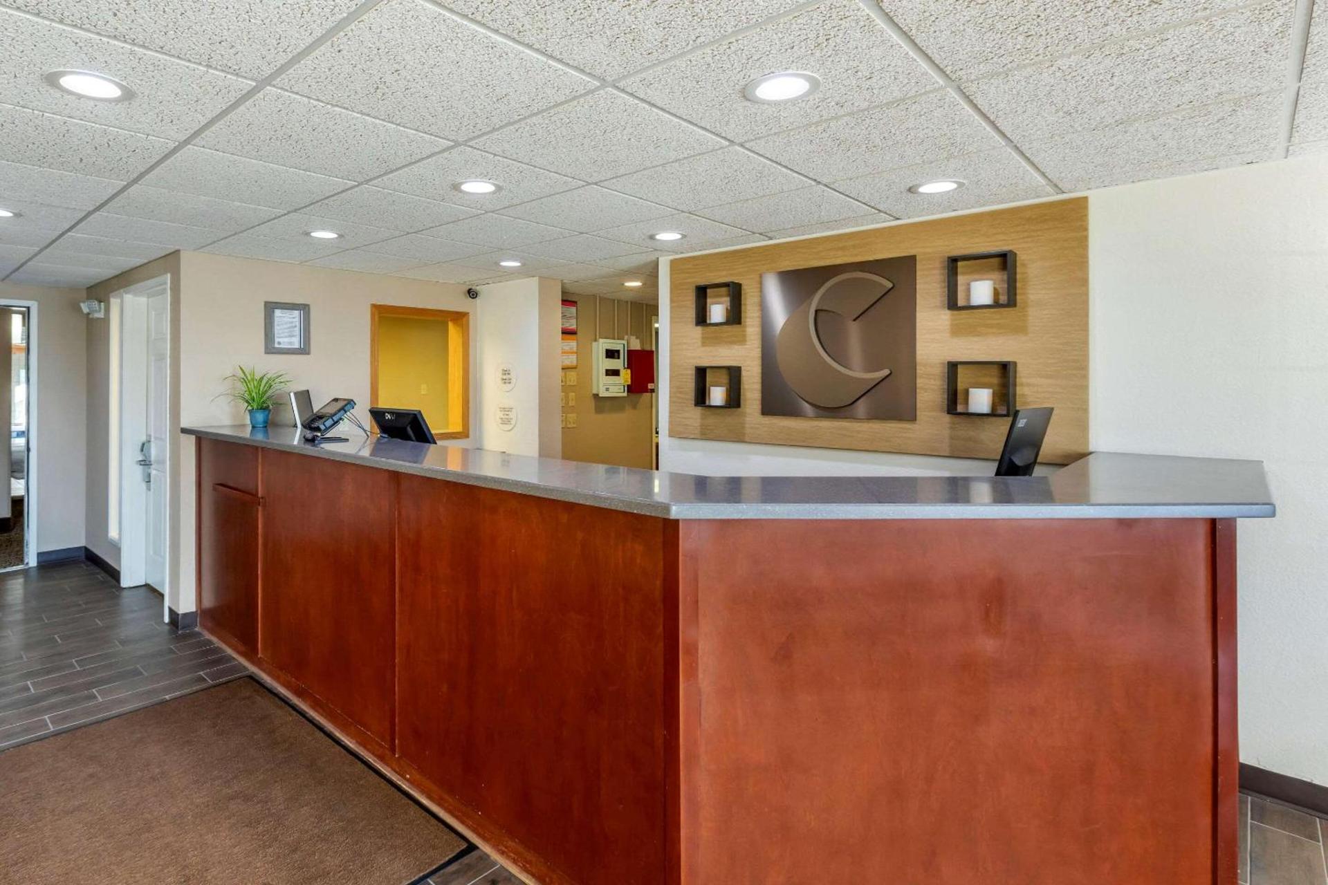 Comfort Inn & Suites Jackson - West Bend photo 3