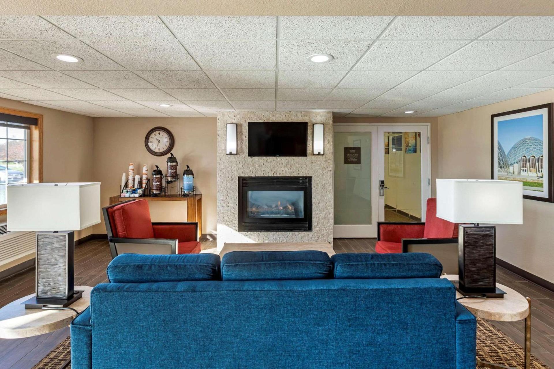 Comfort Inn & Suites Jackson - West Bend photo 4