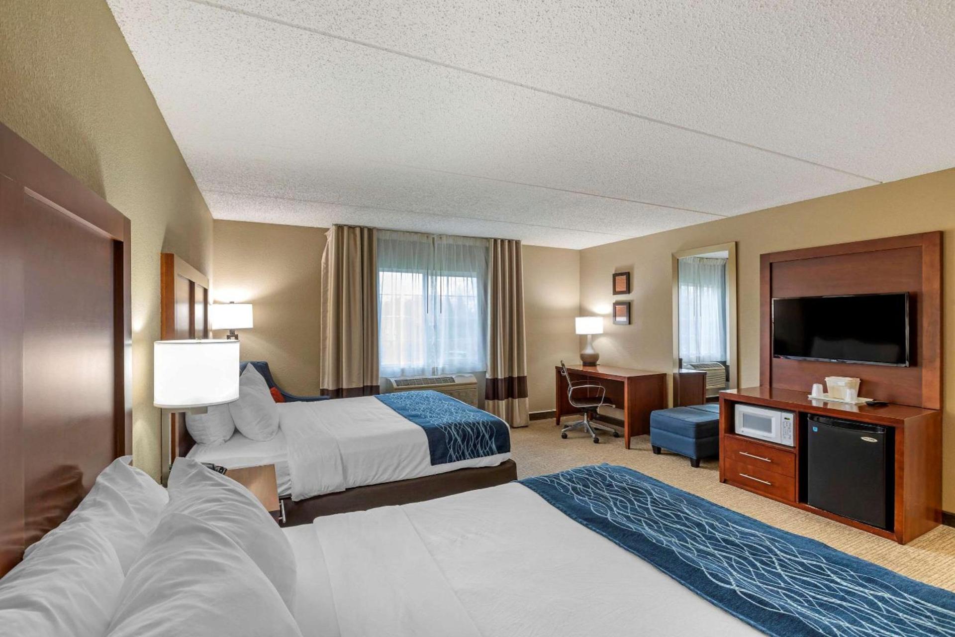 Comfort Inn & Suites Jackson - West Bend photo 7