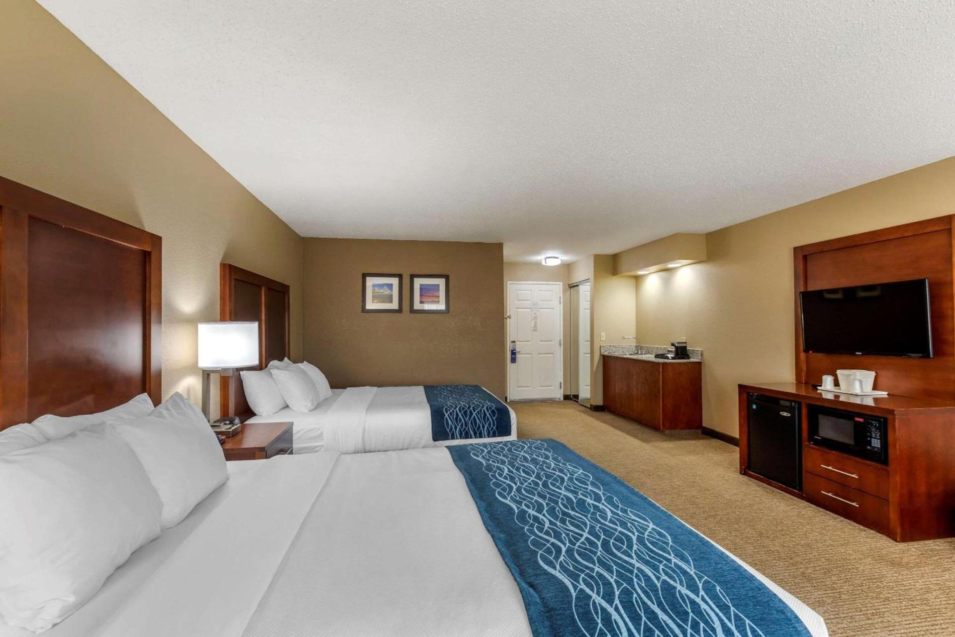 Comfort Inn & Suites Jackson - West Bend photo 12