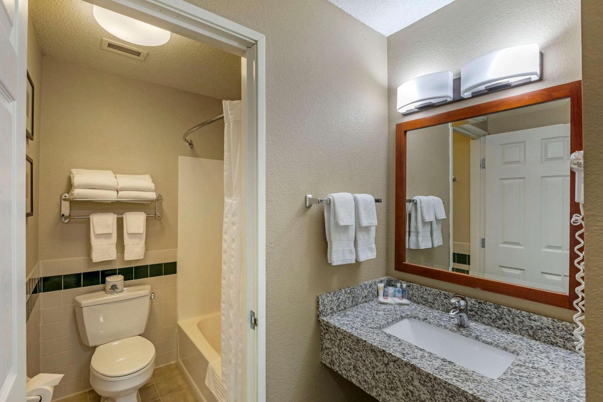 Comfort Inn & Suites Jackson - West Bend photo 13