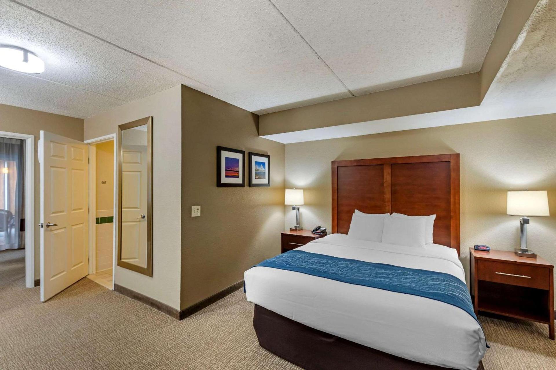 Comfort Inn & Suites Jackson - West Bend photo 14