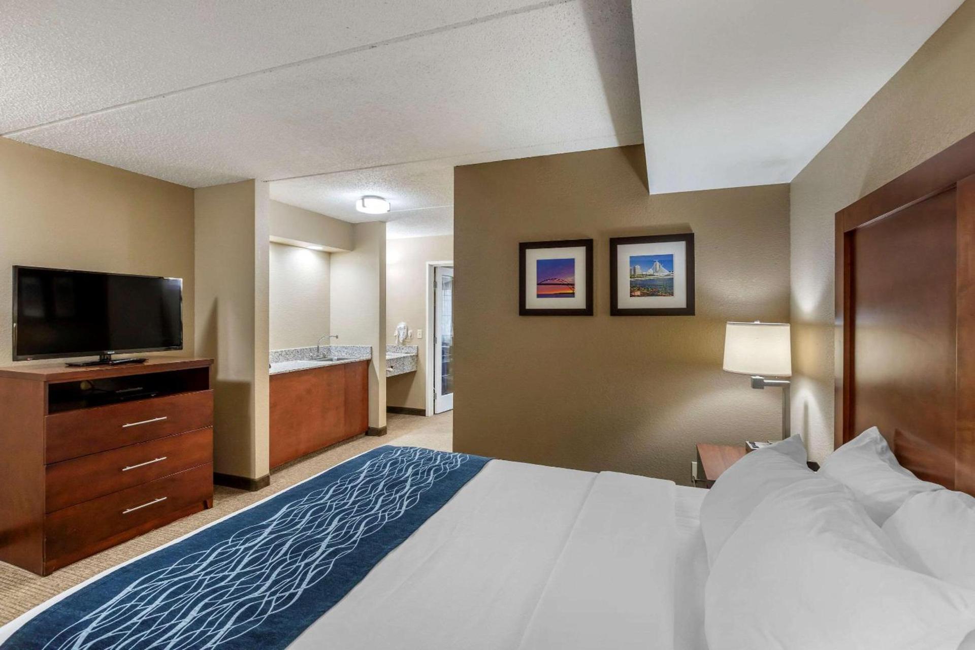 Comfort Inn & Suites Jackson - West Bend photo 15