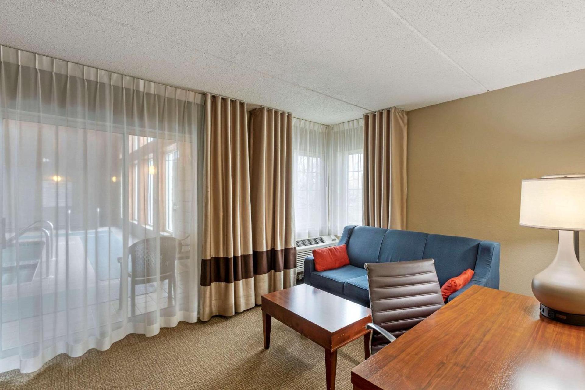 Comfort Inn & Suites Jackson - West Bend photo 17