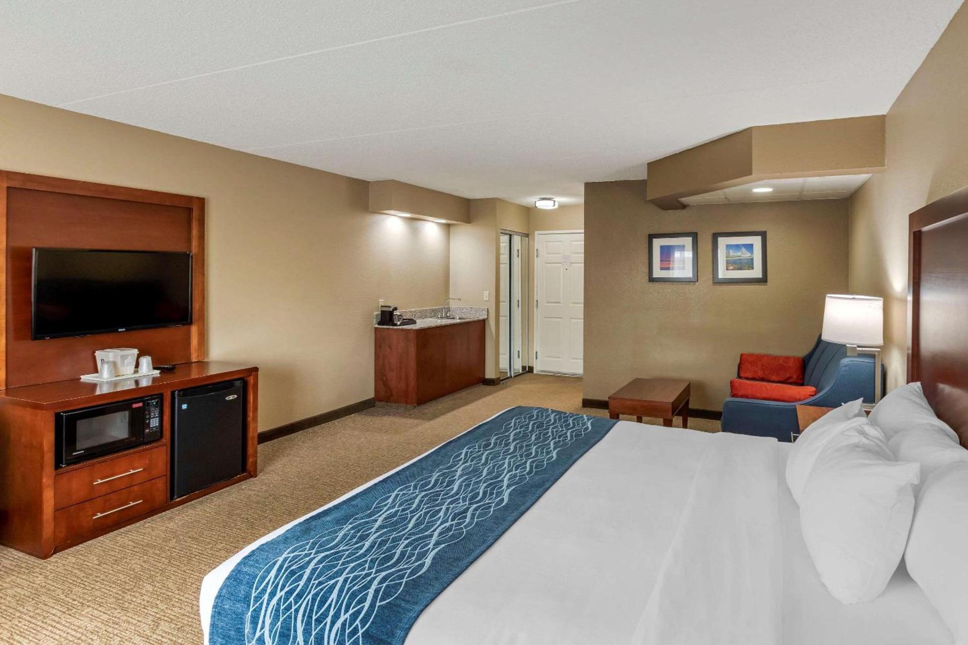 Comfort Inn & Suites Jackson - West Bend photo 19