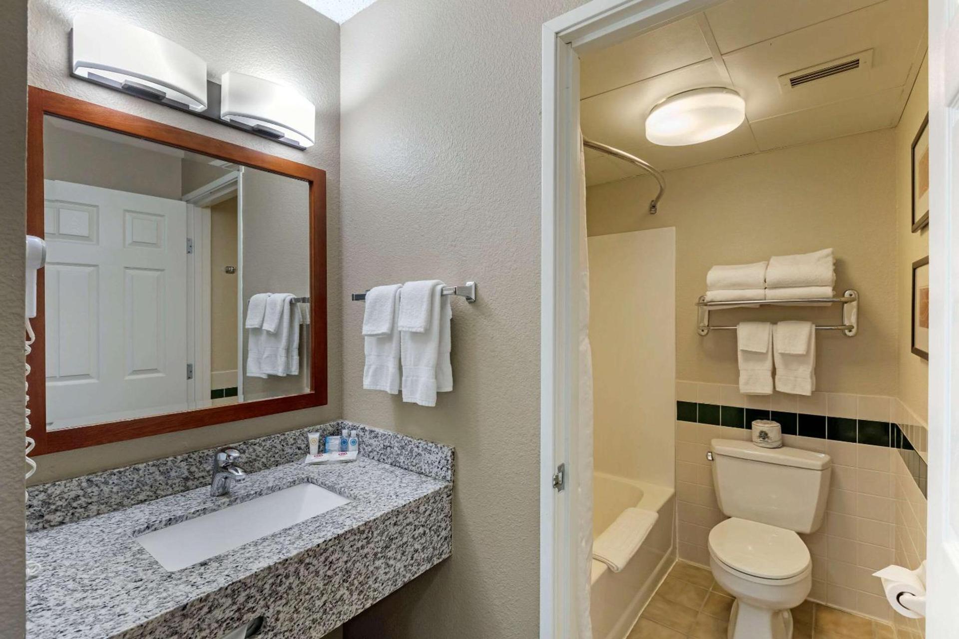 Comfort Inn & Suites Jackson - West Bend photo 21