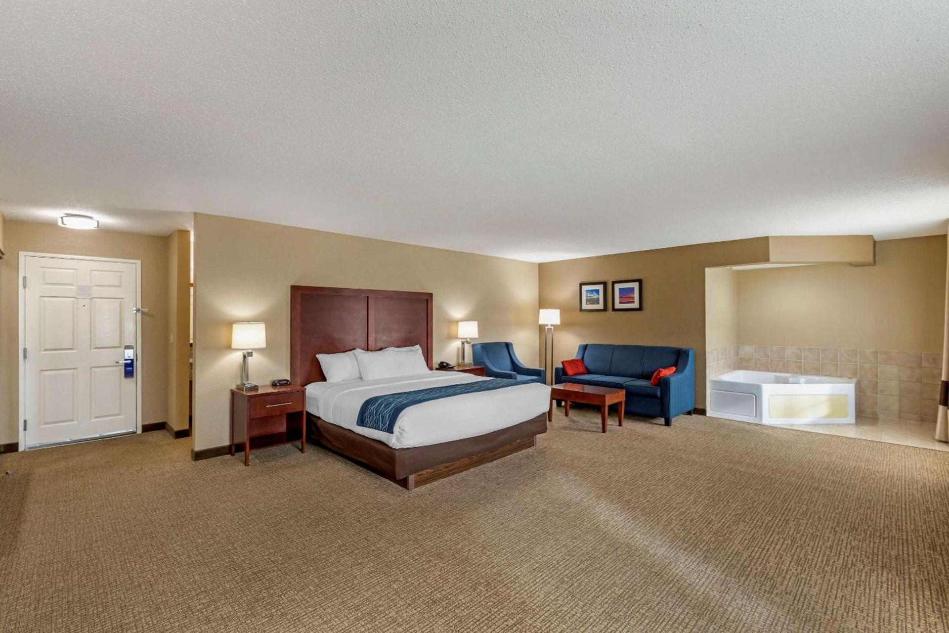 Comfort Inn & Suites Jackson - West Bend photo 22