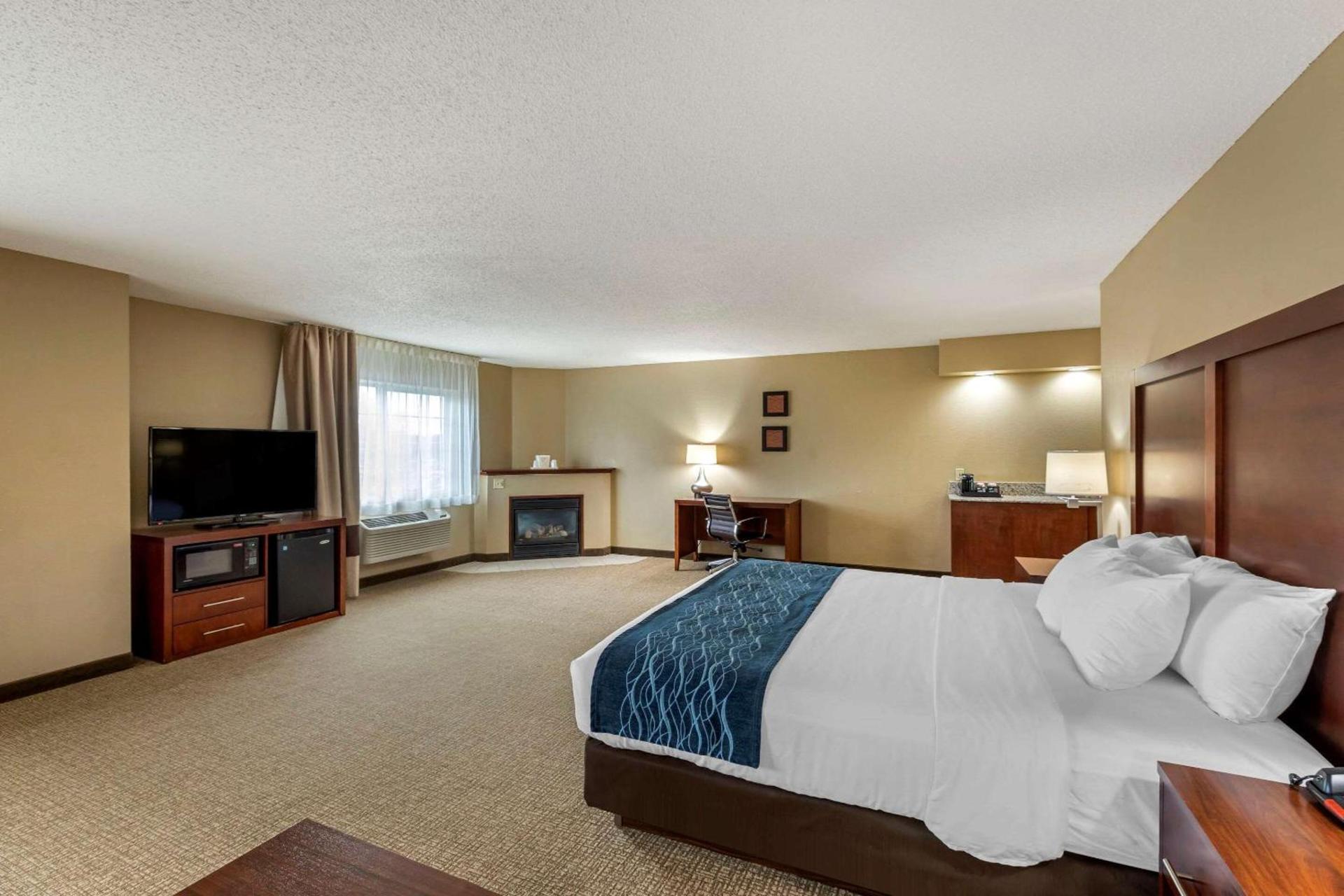 Comfort Inn & Suites Jackson - West Bend photo 23