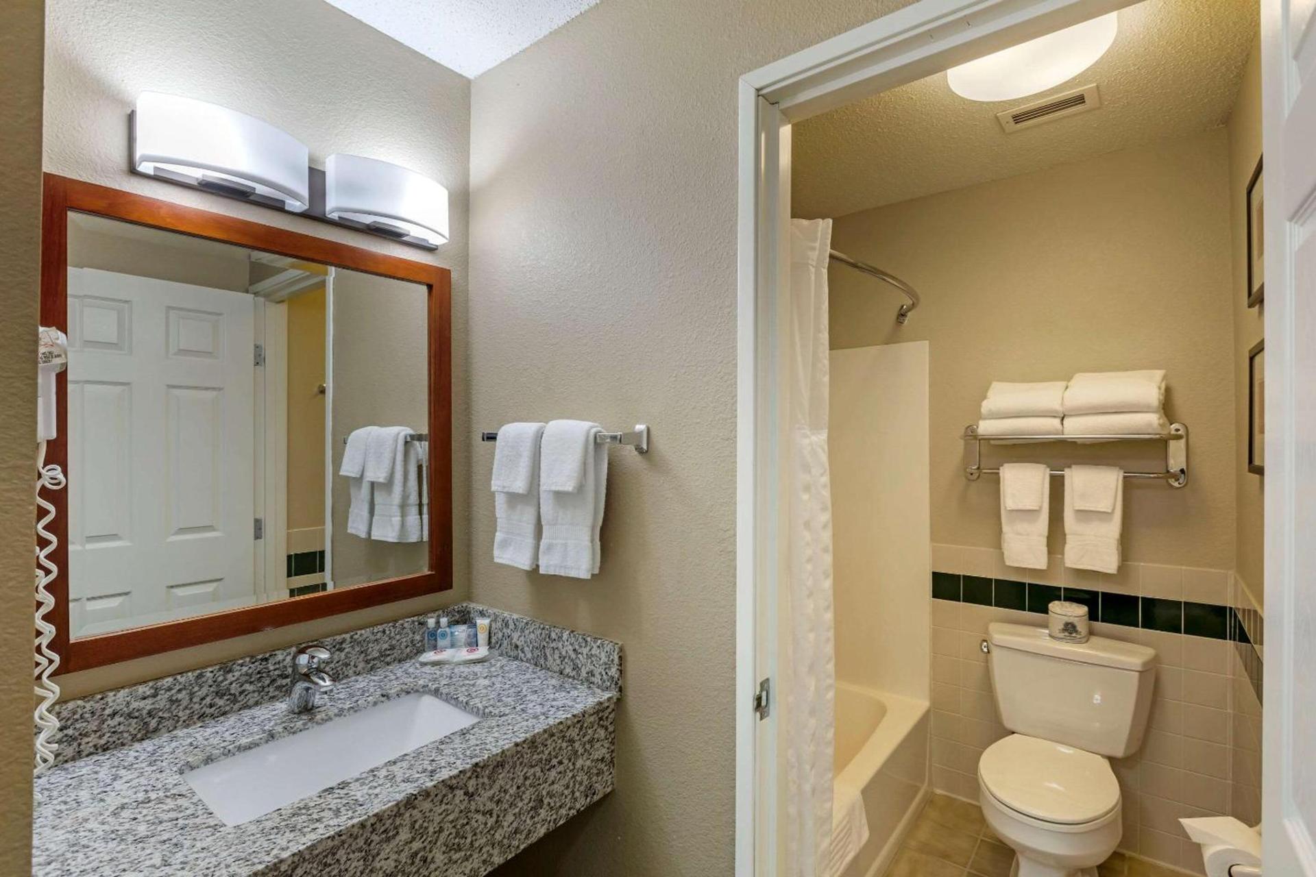 Comfort Inn & Suites Jackson - West Bend photo 25