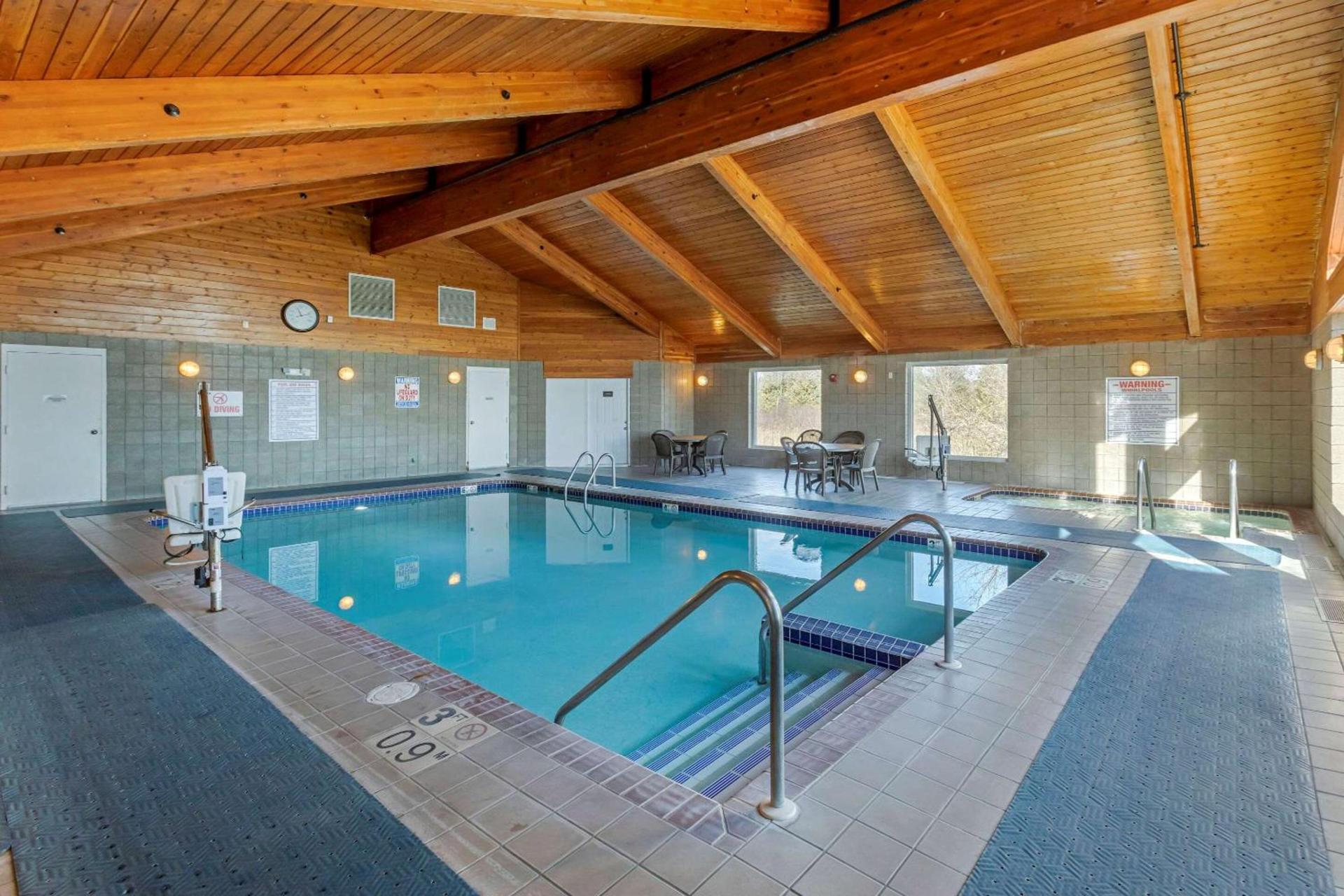 Comfort Inn & Suites Jackson - West Bend photo 26