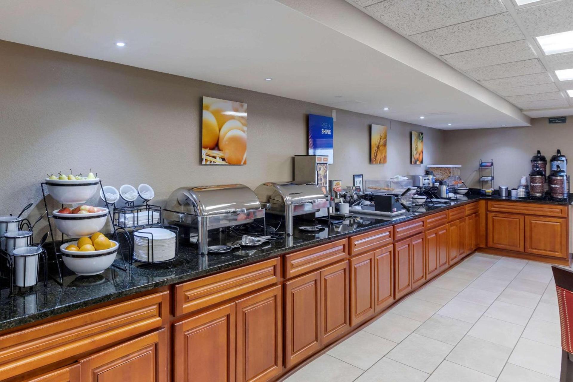 Comfort Inn & Suites Jackson - West Bend photo 31