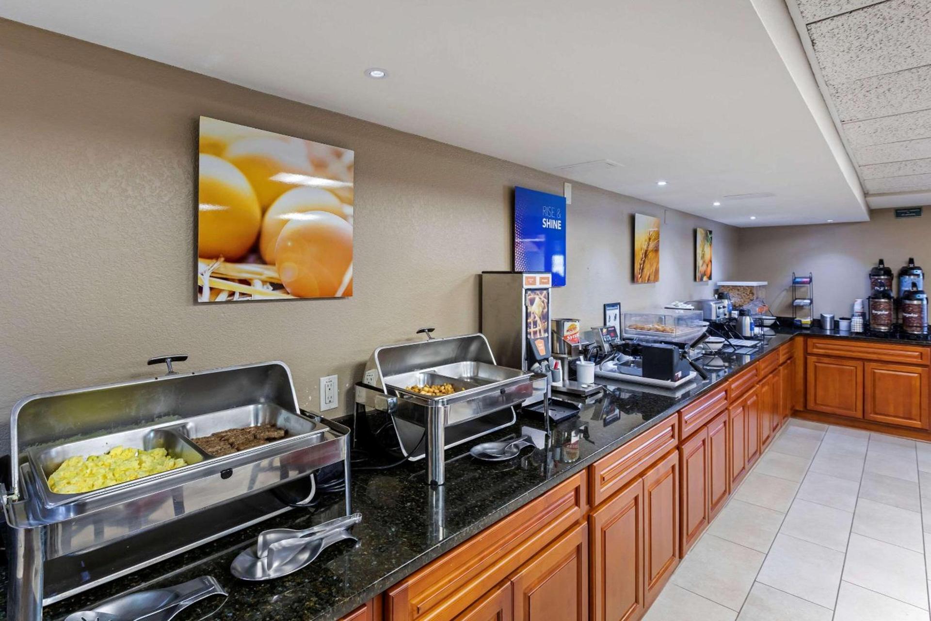 Comfort Inn & Suites Jackson - West Bend photo 32