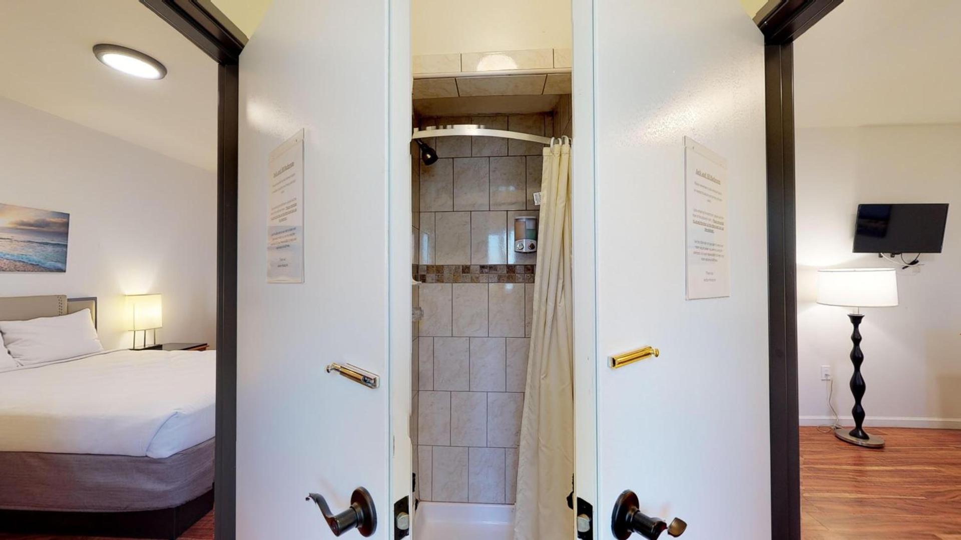 Anchor Pointe Inn photo 52