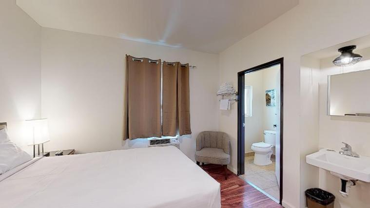 Anchor Pointe Inn photo 53