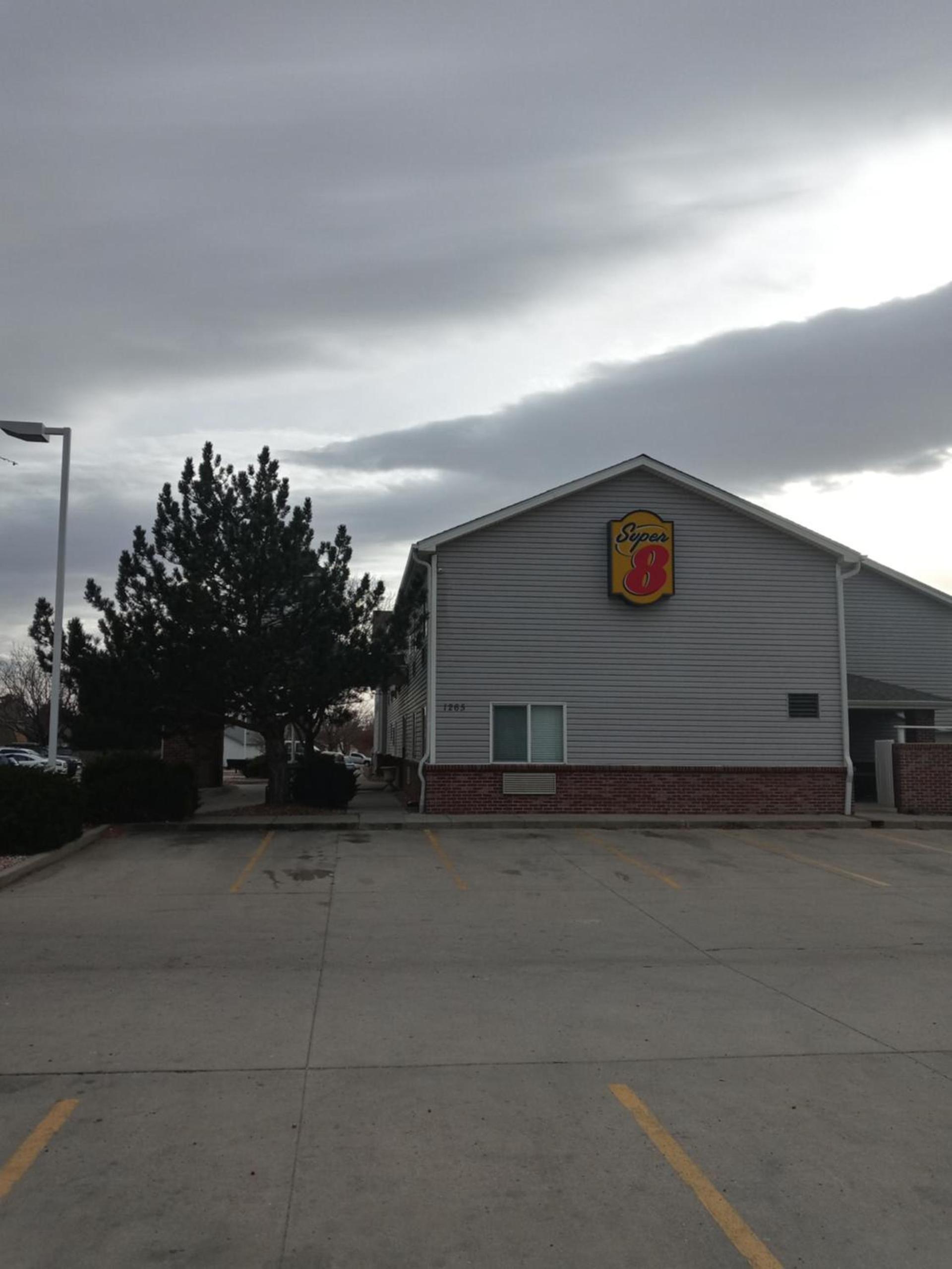 Super 8 by Wyndham Windsor photo 37