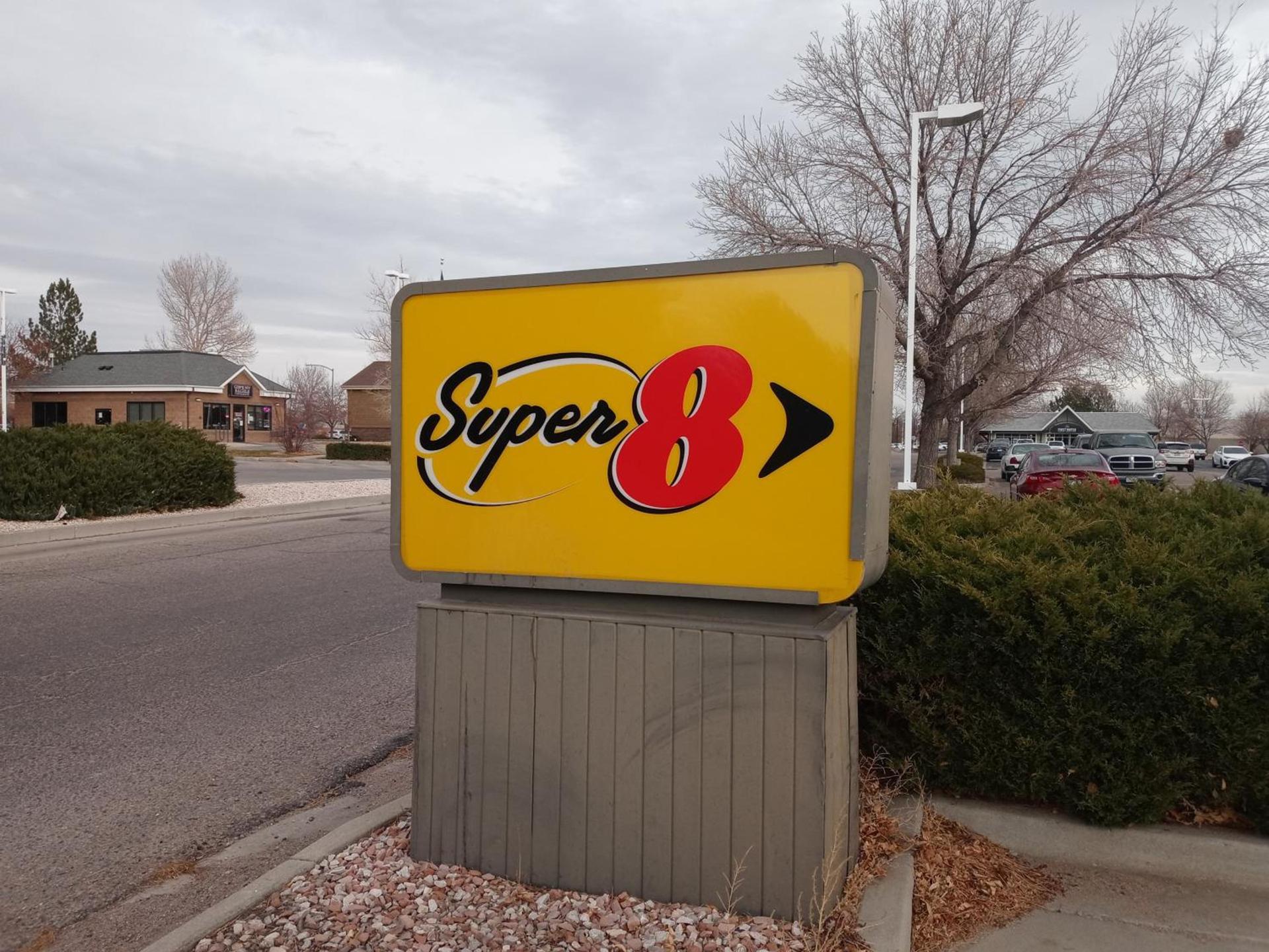 Super 8 by Wyndham Windsor photo 38