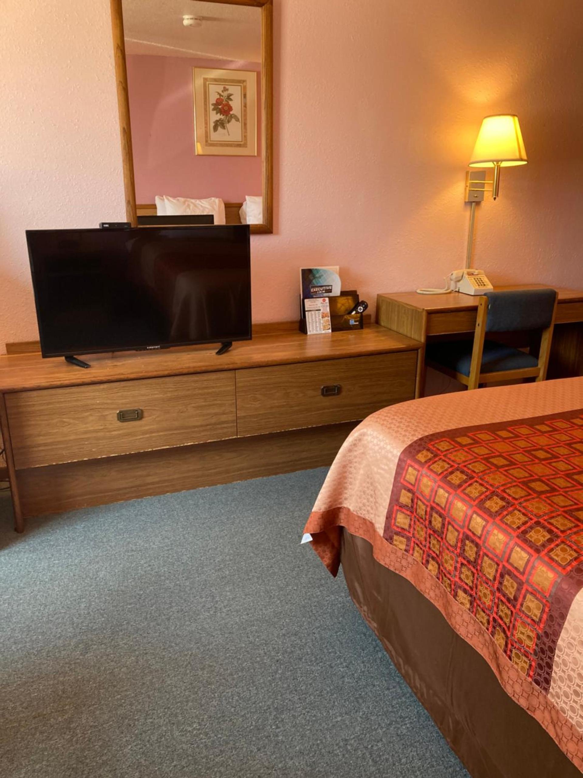 Executive Inn photo 17