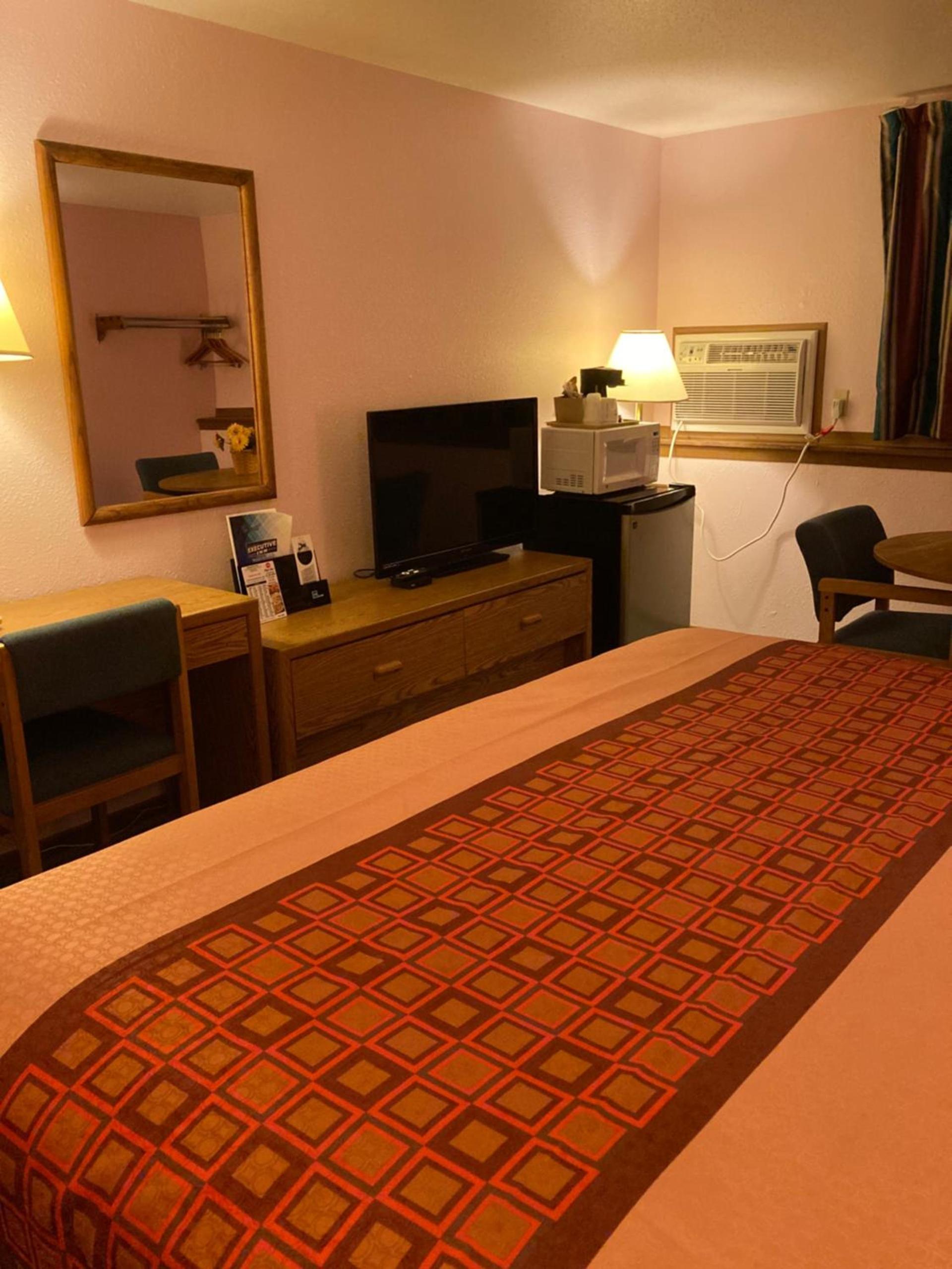 Executive Inn photo 13