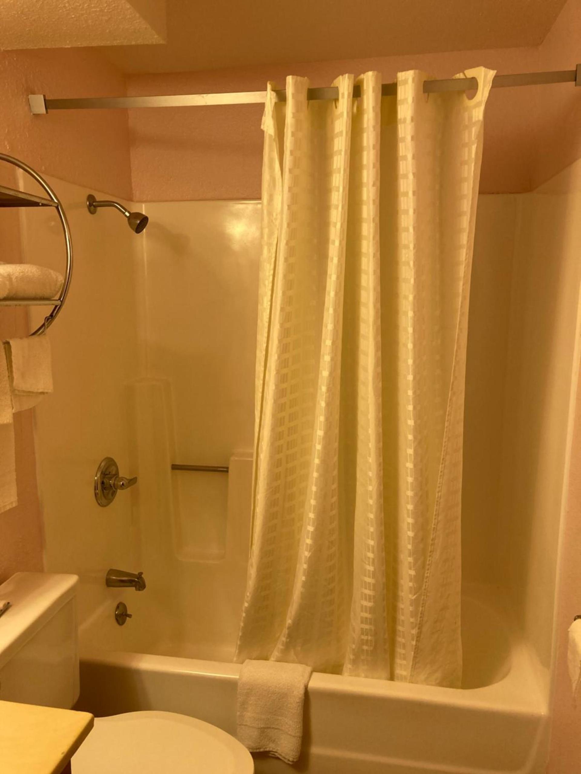 Executive Inn photo 3