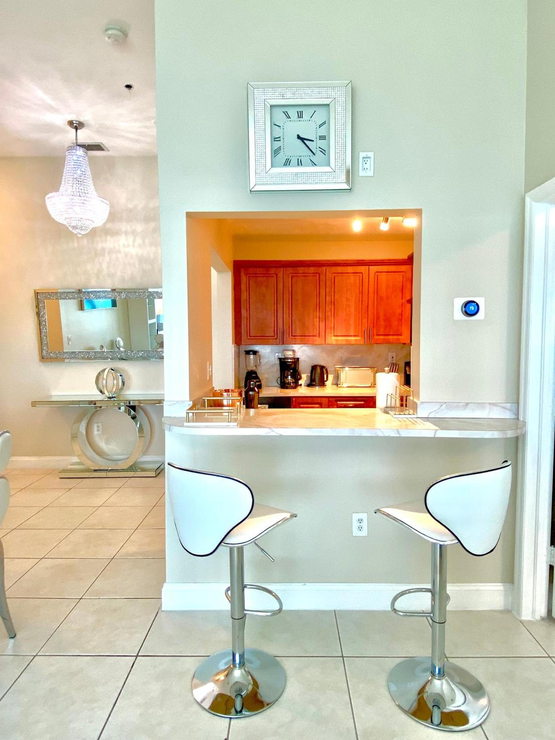 Castle Beach Resort Condo - Panoramic Large Penthouse or Deluxe 1 BR Direct Ocean View and beach access- Updated-Free parking- photo 8