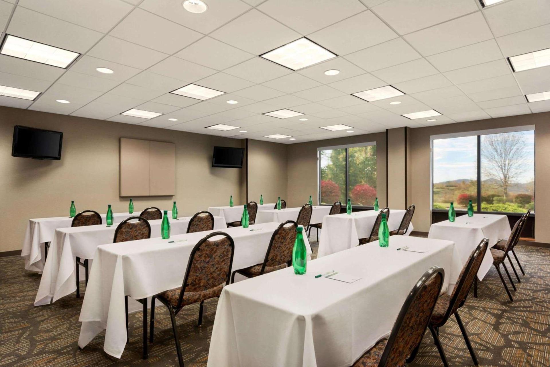 Wingate by Wyndham Bridgeport Clarksburg photo 35