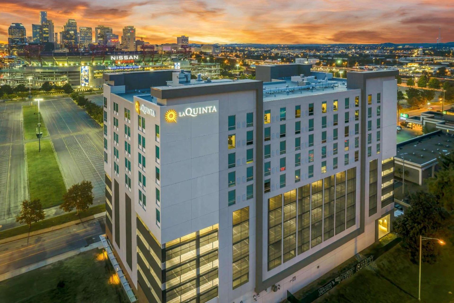 La Quinta Inn & Suites by Wyndham Nashville Downtown Stadium photo 6