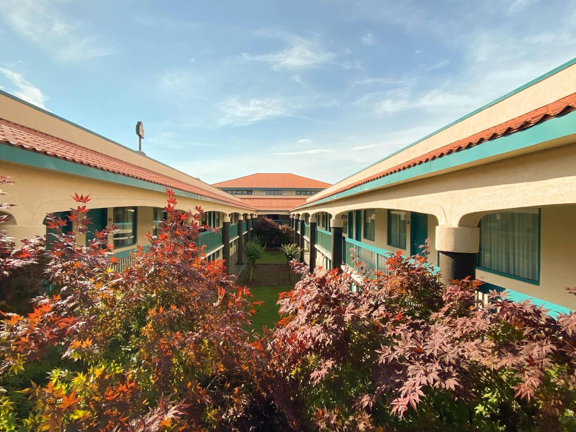 Studio 6 Extended Stay - Savannah, GA - Gateway & I-95 photo 11
