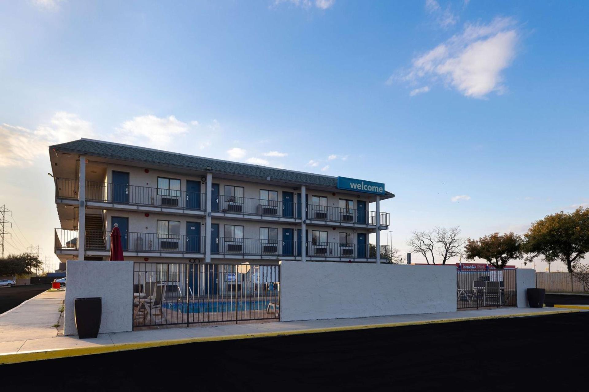 Motel 6-San Antonio, TX - West SeaWorld photo 1