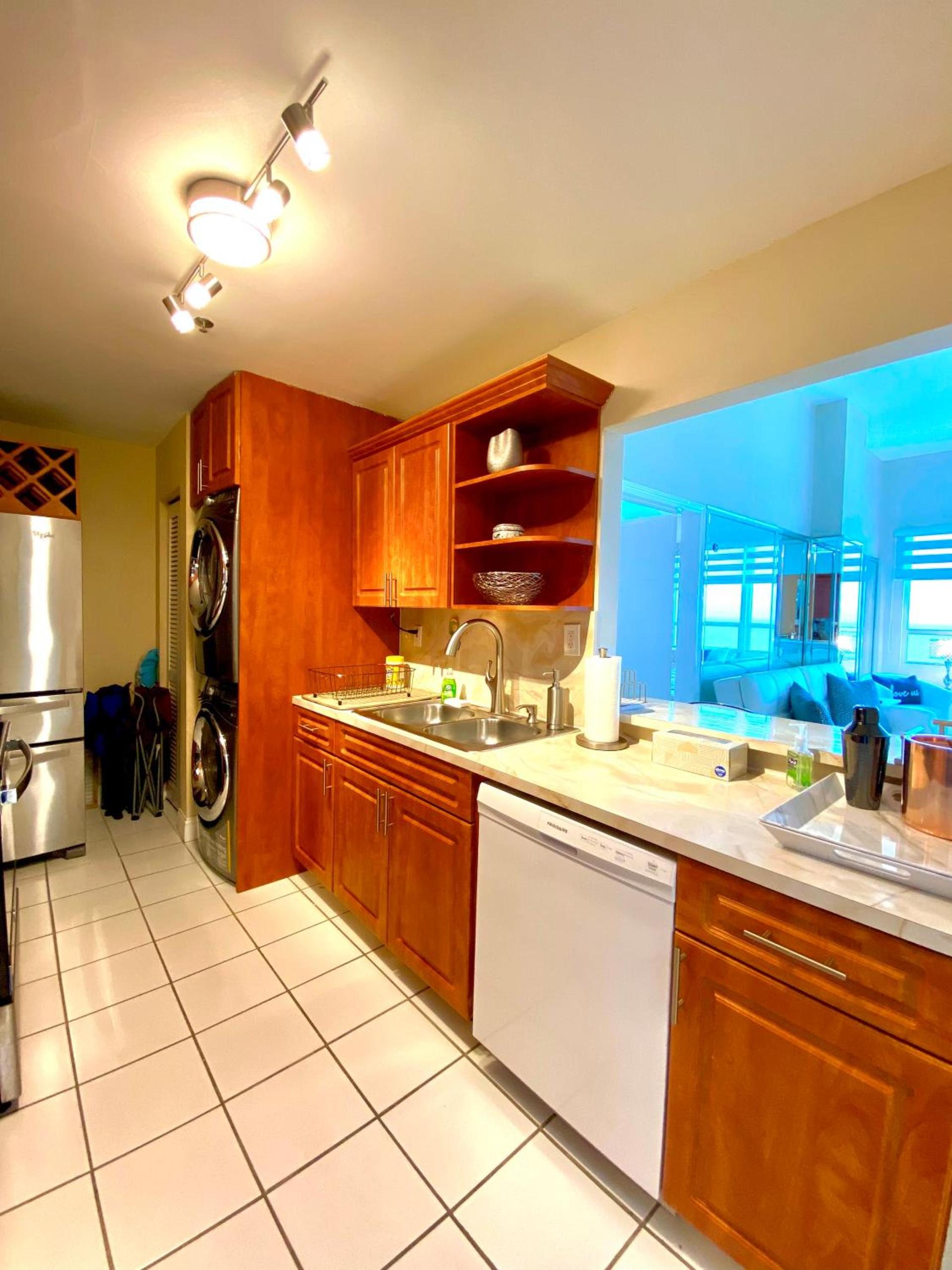 Castle Beach Resort Condo - Panoramic Large Penthouse or Deluxe 1 BR Direct Ocean View and beach access- Updated-Free parking- photo 13