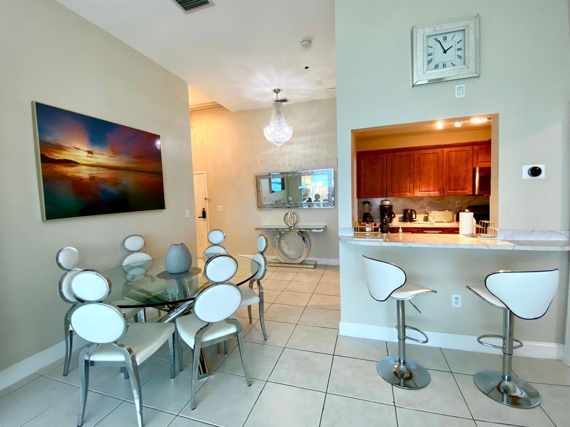 Castle Beach Resort Condo - Panoramic Large Penthouse or Deluxe 1 BR Direct Ocean View and beach access- Updated-Free parking- photo 7