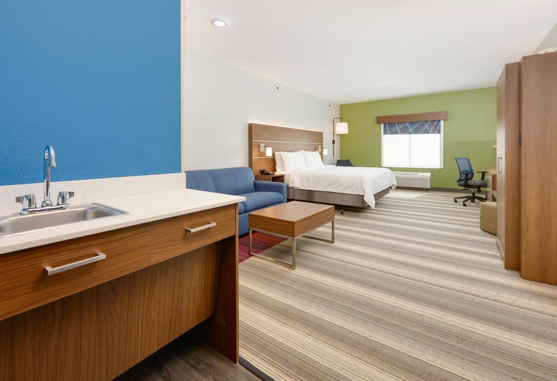 Holiday Inn Express & Suites - Denton North by IHG photo 45