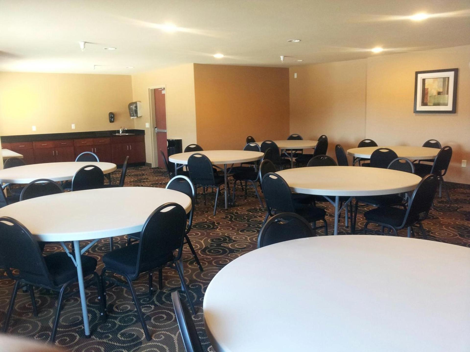 Cobblestone Inn & Suites - Hartington photo 17