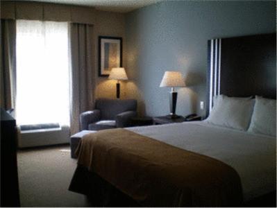 Holiday Inn Express Hotel & Suites Beaumont Northwest by IHG photo 2